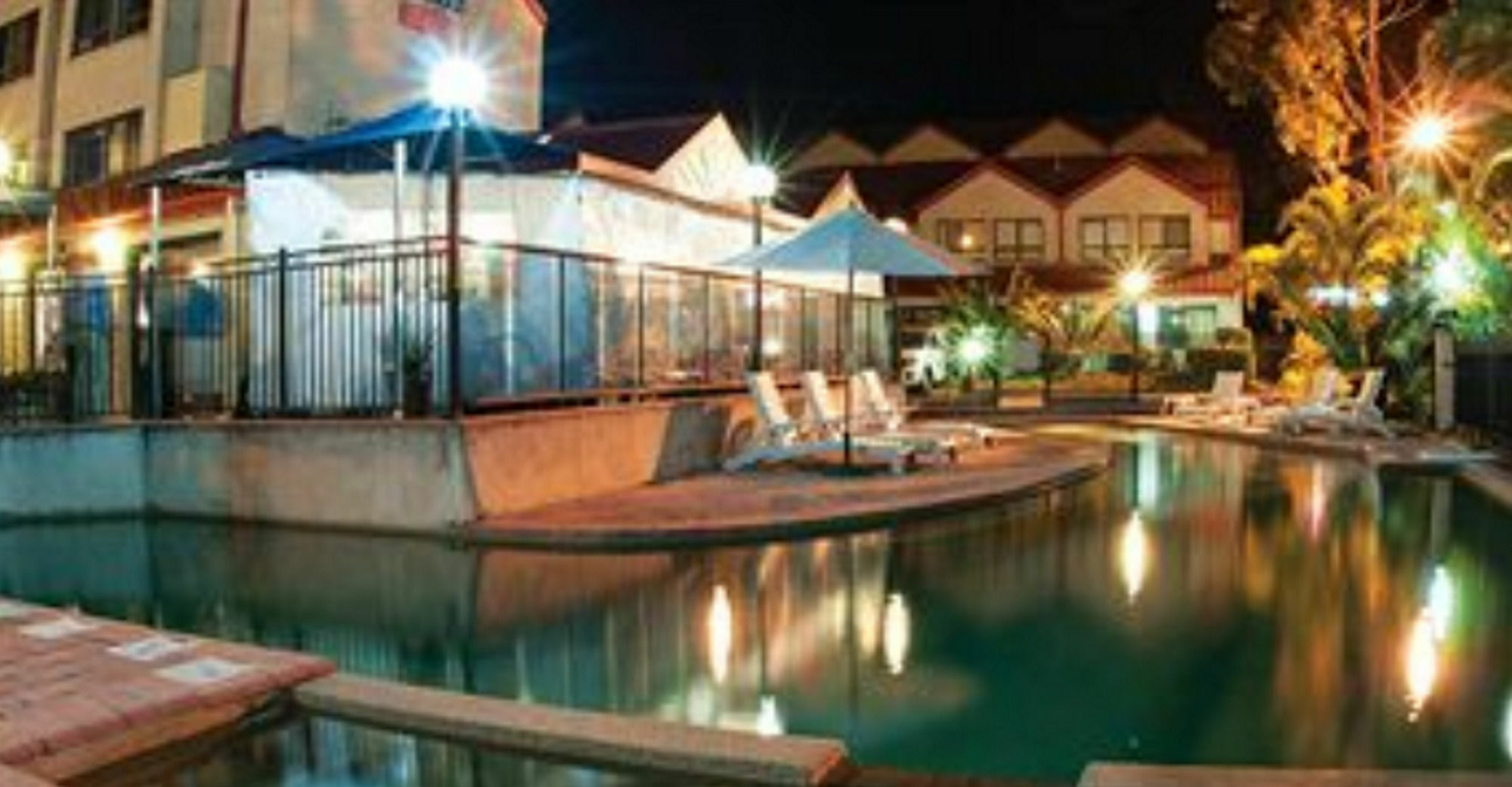 เนลสัน เบย์ บรซ ฮอลิเดย์ อพาร์ตเมนต์ Aparthotel เนลสันเบย์ ภายนอก รูปภาพ